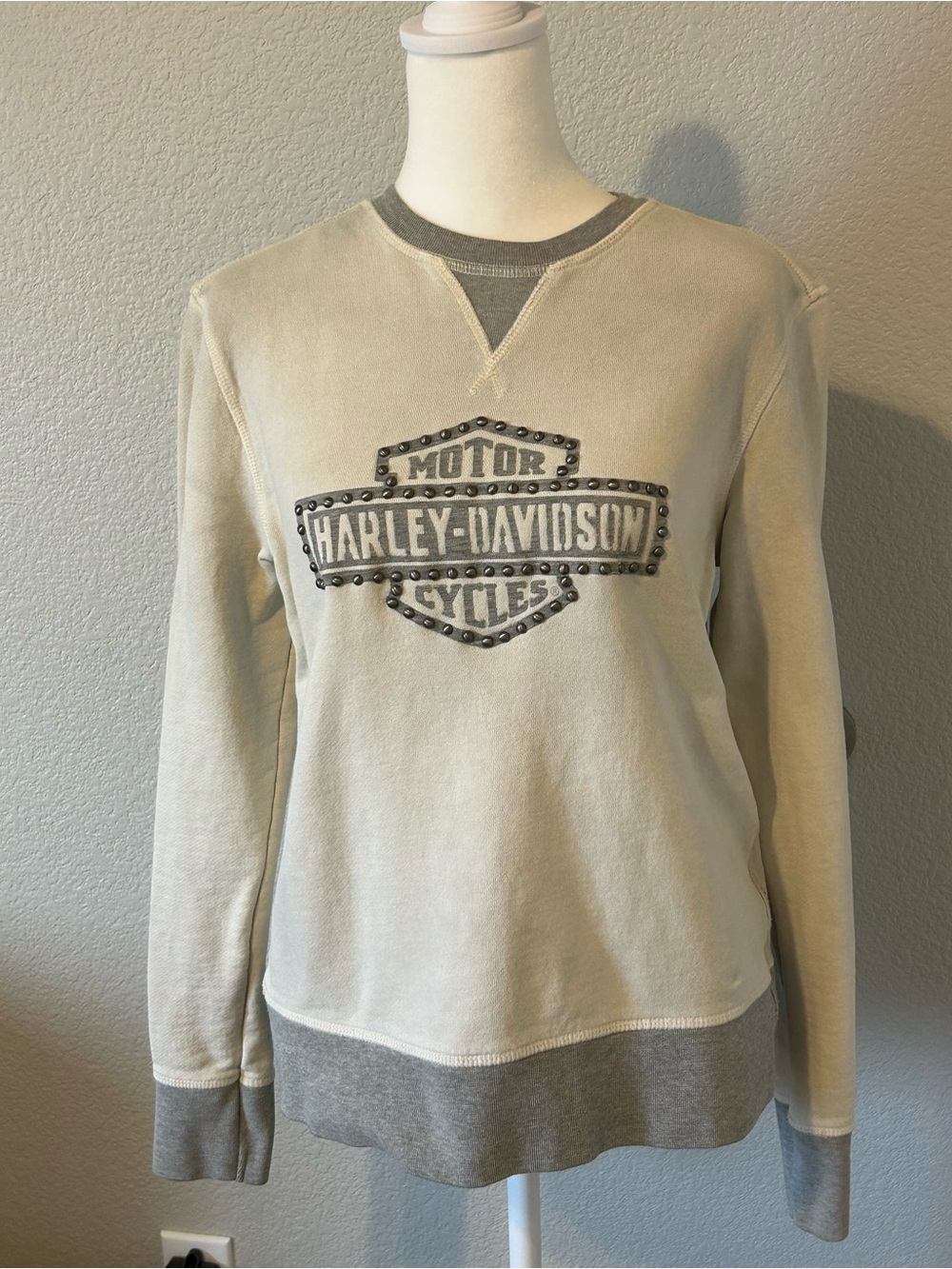 Harley-Davidson Cream and Gray Logo Pullover
